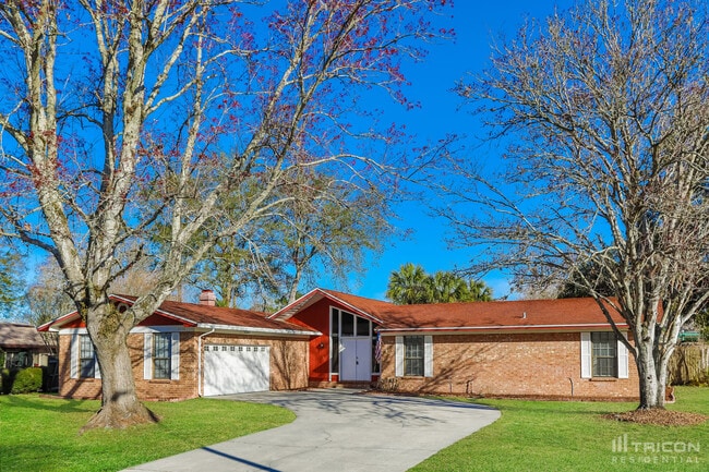 Building Photo - 2036 Pompano Pkwy