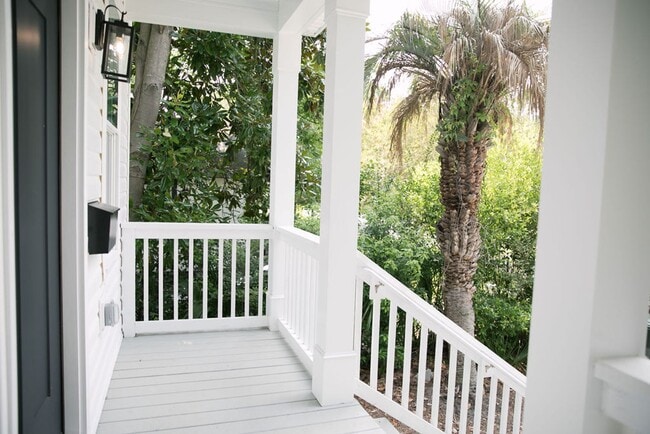 Building Photo - 3 BED | 2.5 BATH | LIVE OAK