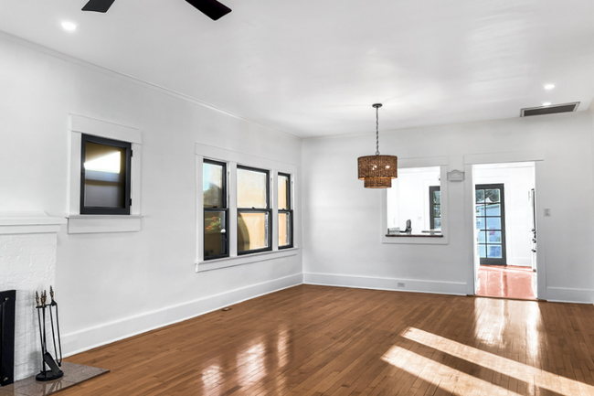 Building Photo - 79 W Cypress St