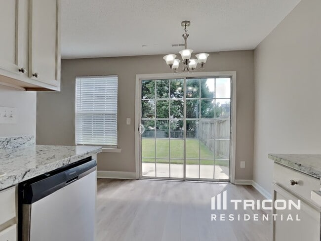 Foto del edificio - 7328 Brighton Hill Ln