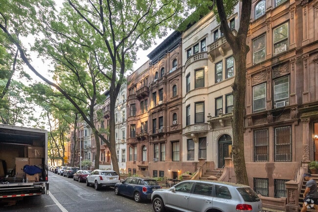 Building Photo - 22 W 90th St