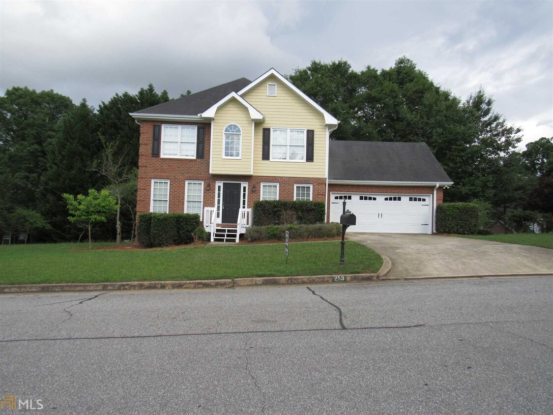 Primary Photo - 253 Hampton Park Dr