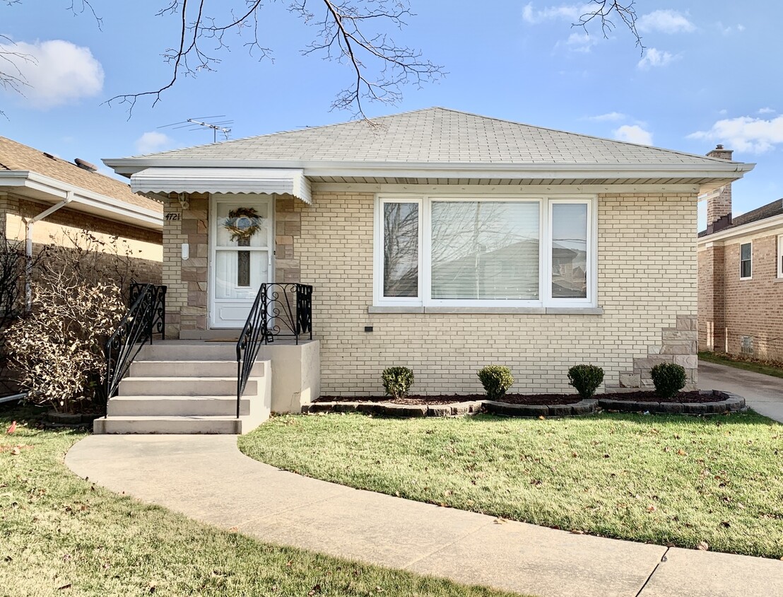 Primary Photo - 4721 N Ozanam Ave