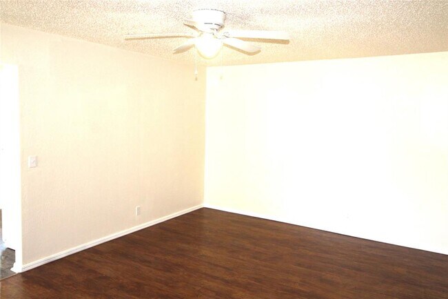 Building Photo - 229 Chalmette Dr