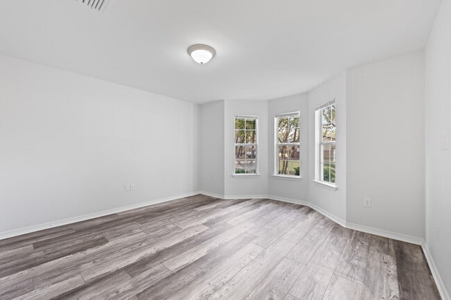 Foto del edificio - 220 Fir Ave