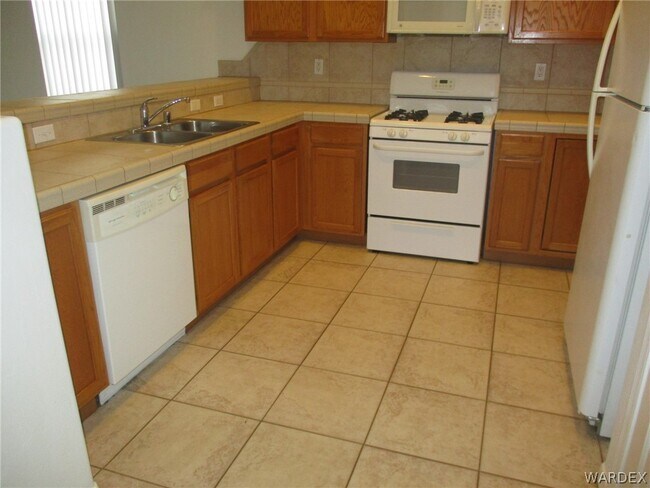 Building Photo - 2675 Desert Flowers Dr