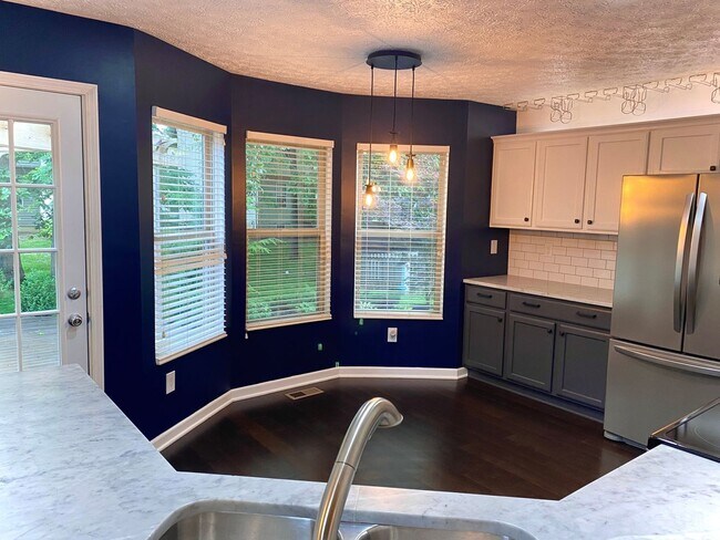 Foto del edificio - 4BR Westerville Rental – Finished Basement...