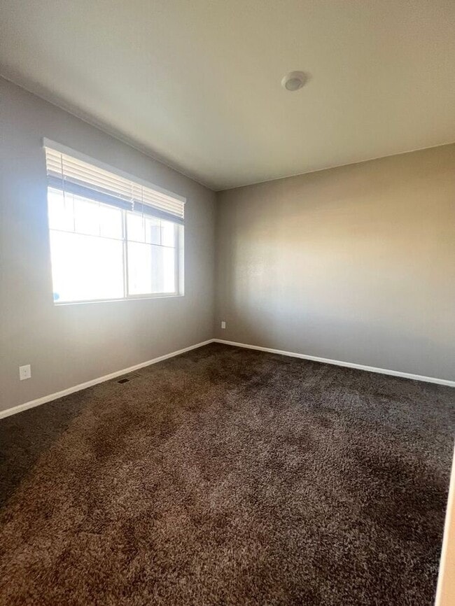 Building Photo - Beautiful 4bd 3ba Home in Severance - Avai...