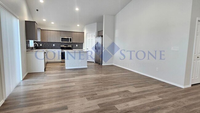 Foto del edificio - FIRST MONTH RENT FREE WITH FLEXIBLE LEASE ...