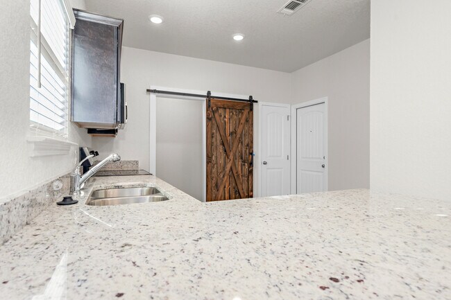 Building Photo - 106 Levi Ct