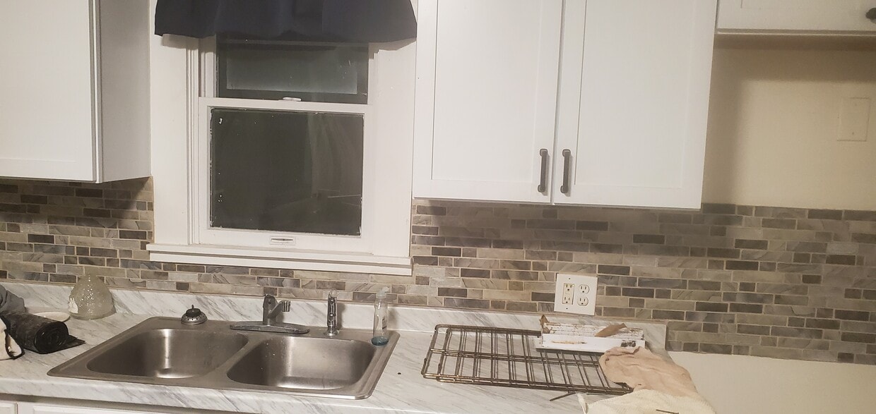 Building Photo - 51 Bowling Ln