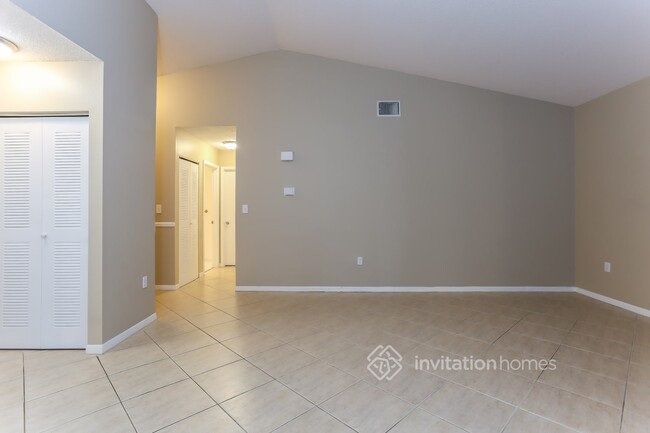 Building Photo - 15131 S Waterford Dr