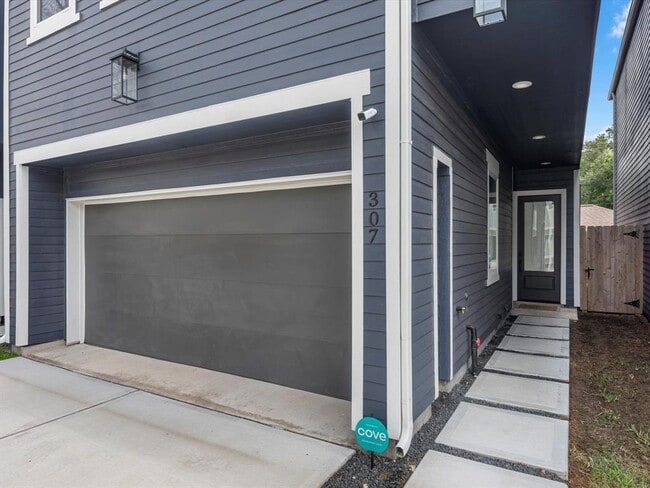 Building Photo - 307 Charlock St