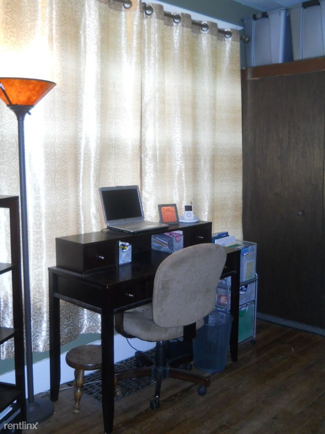 Building Photo - 1 br, 1 bath Duplex - 422 Leonard St NE