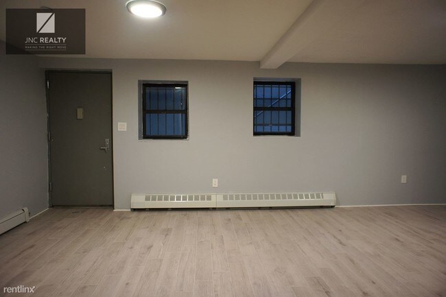 Foto del edificio - 1 br, 1 bath  - 725 E 181st St