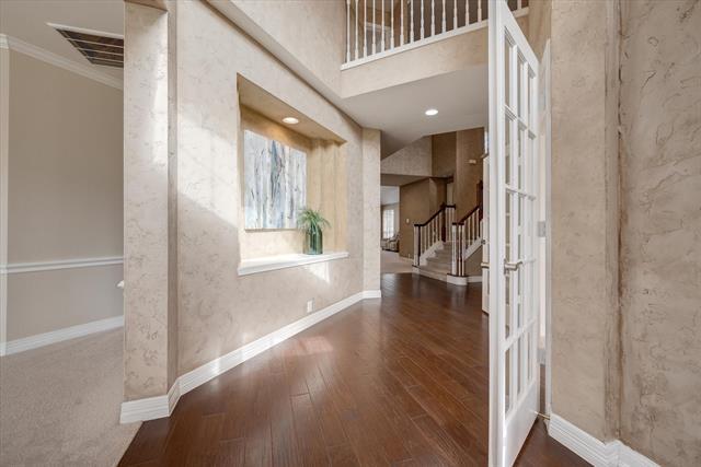 Building Photo - 1005 S Hollow Dr