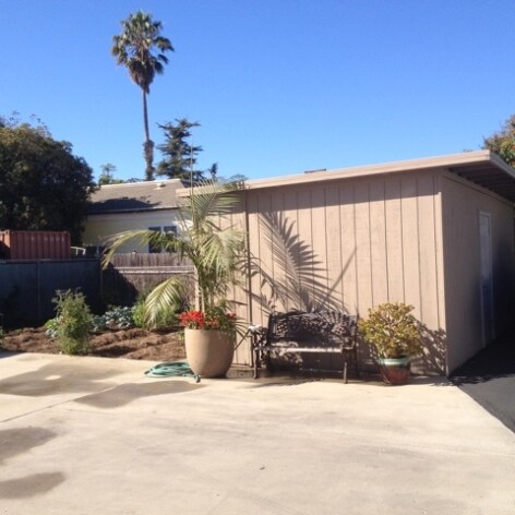 Storage - 323 N Olive St