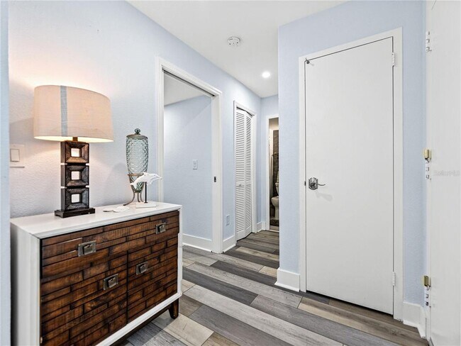 Foto del edificio - 7200 Sunshine Skyway Ln S