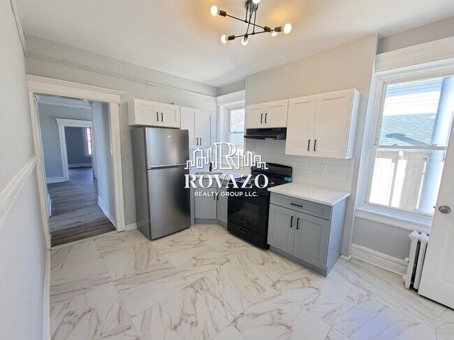 Building Photo - 16 Duryea St