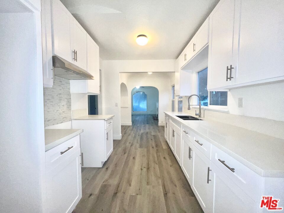 Foto del edificio - 5590 Lemon Ave