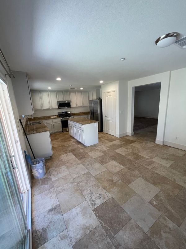 Foto del edificio - 668 Moonlight Stroll St