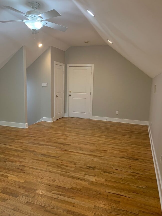 Building Photo - 3207 Hampton Rd