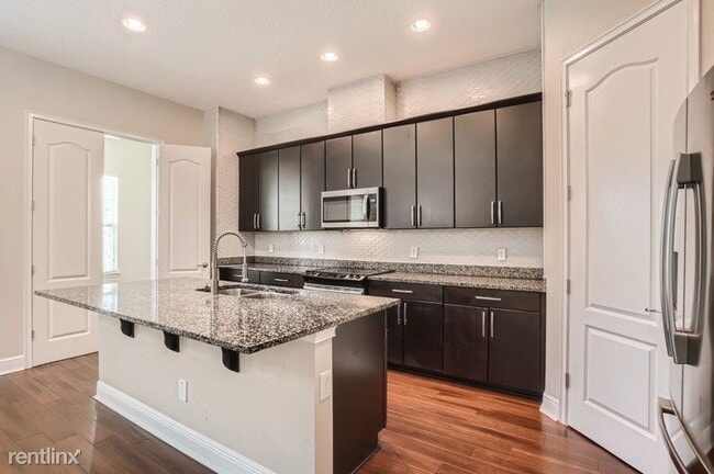 Building Photo - 4 br, 3.5 bath House - 625 Pavia Loop UNIT