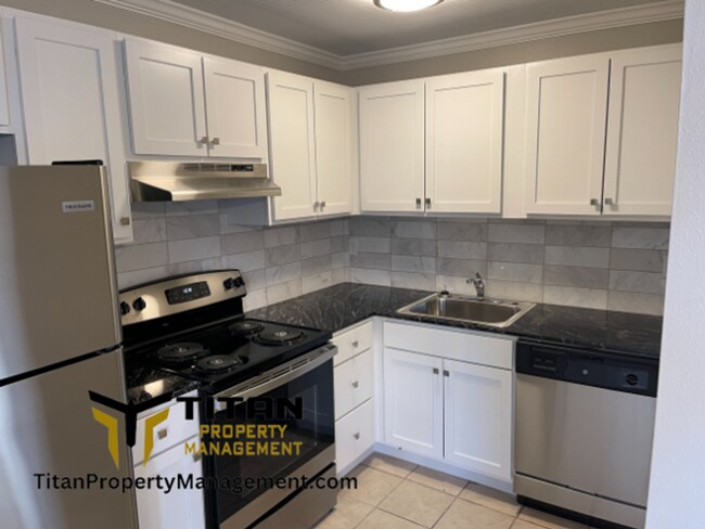 Foto del edificio - 1bed Renovated Downtown Duplex