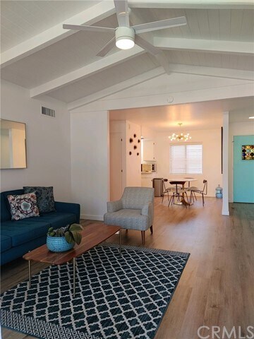 Building Photo - 1421 N Sunrise Way