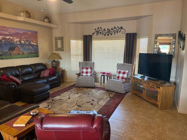 Foto del edificio - 3 to 6 Month Rental with Golf course views