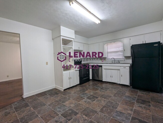 Building Photo - Spacious 3 Bedroom Home!