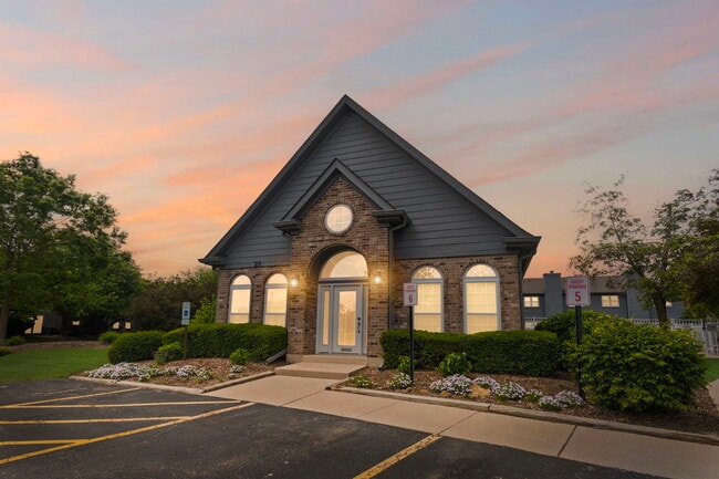 Building Photo - 11 Foxcroft Rd