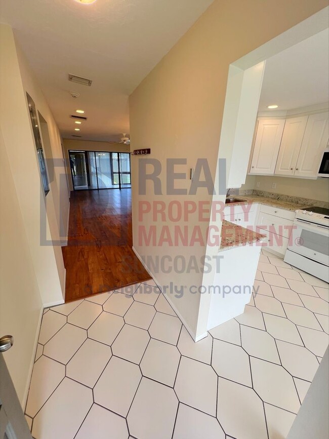 Building Photo - 936 N Beneva Rd