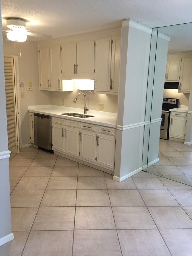 Building Photo - 6928 Cobblestone Way N