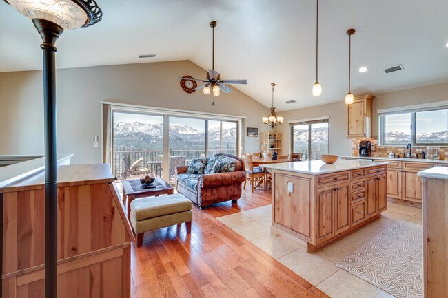 Foto del edificio - 799 Lookout Point Cir