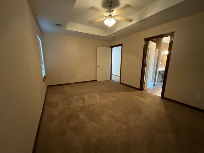 Foto del edificio - Large 3 Bedroom 2 Bathroom Home W/ Fenced Yard in WEBB CITY MO!!!