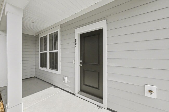 Building Photo - 801 Recess Pt Dr