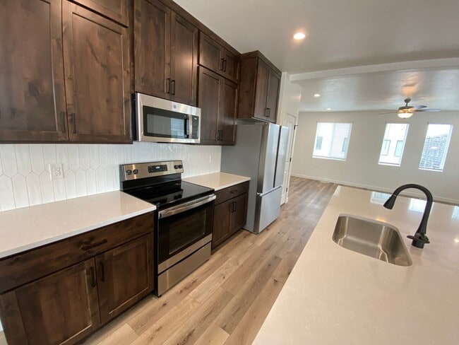 Building Photo - Newer Rockwell Ranch Townhome