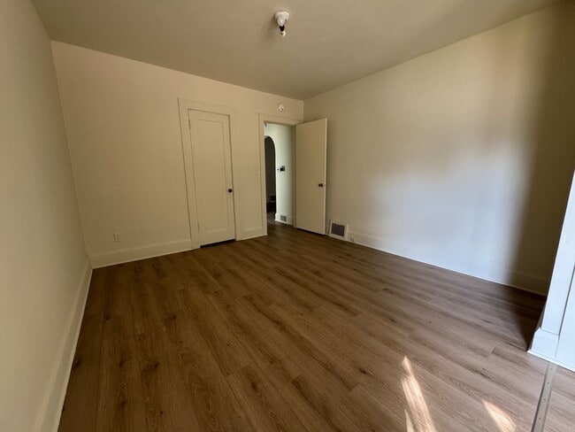 Building Photo - 2911 Preston St