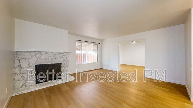 Foto del edificio - 570 Pomo Dr