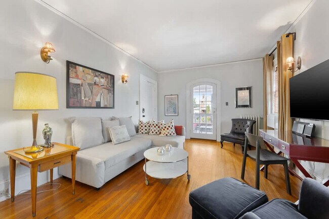 Foto del edificio - 536 Hawthorne Ln