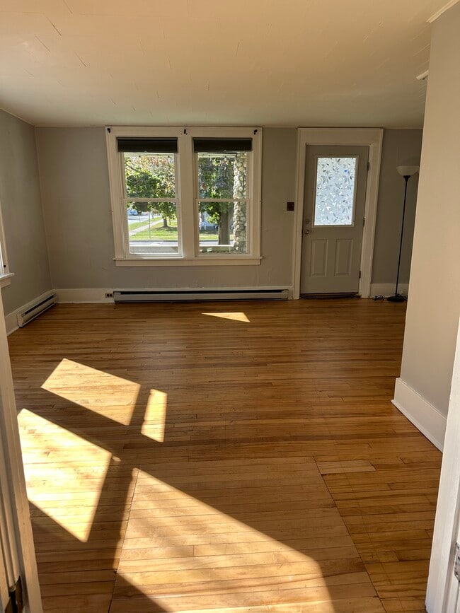 Building Photo - 15 LLC-54 Sailly Avenue