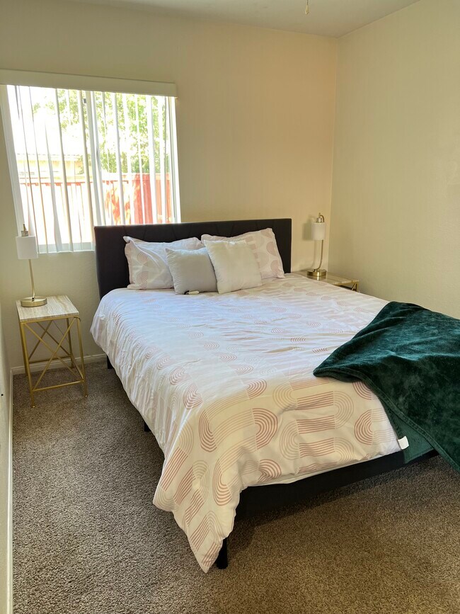 Foto del edificio - 241 Santa Rosa Dr