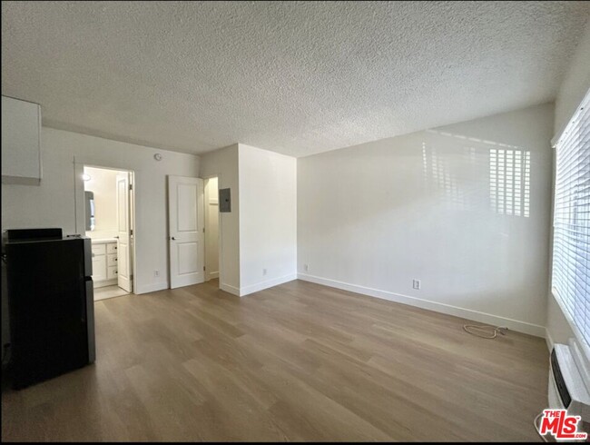 Building Photo - 1827 Veteran Ave