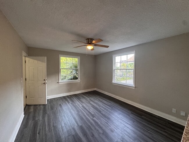 Foto del edificio - 1715 Perry St