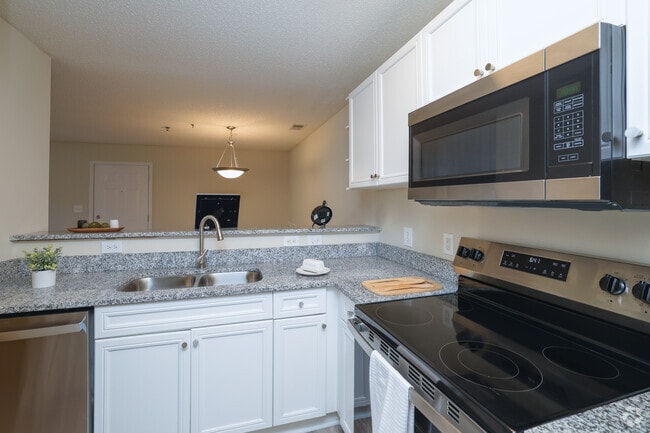 3BR, 2BA - 1,525SF - Kitchen - Rosewood at Clemson