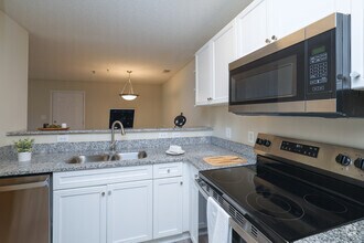 3BR, 2BA - 1,525SF - Kitchen - Rosewood at Clemson