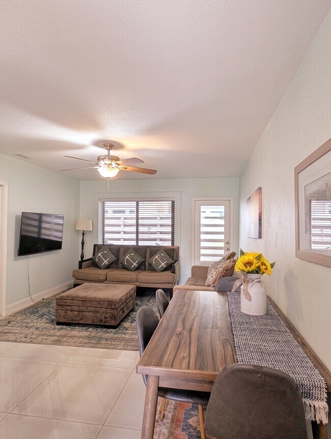 Foto del edificio - 700 SE 14th Ct