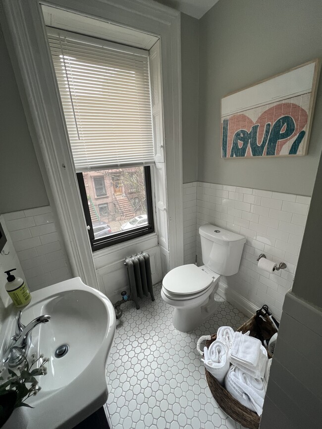 Bathroom - 214 W 123rd St