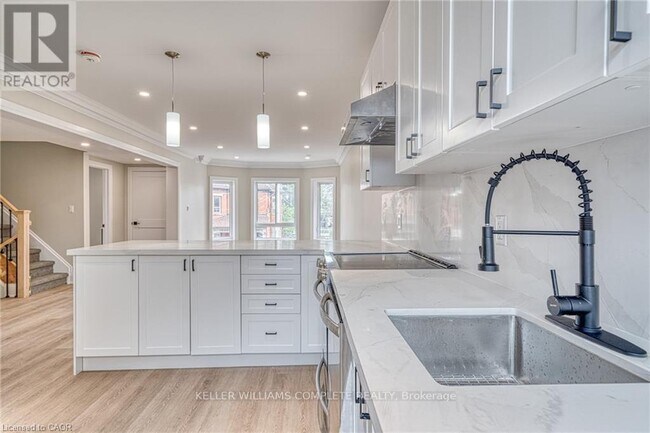 Photo du bâtiment - 86 Wellington St S